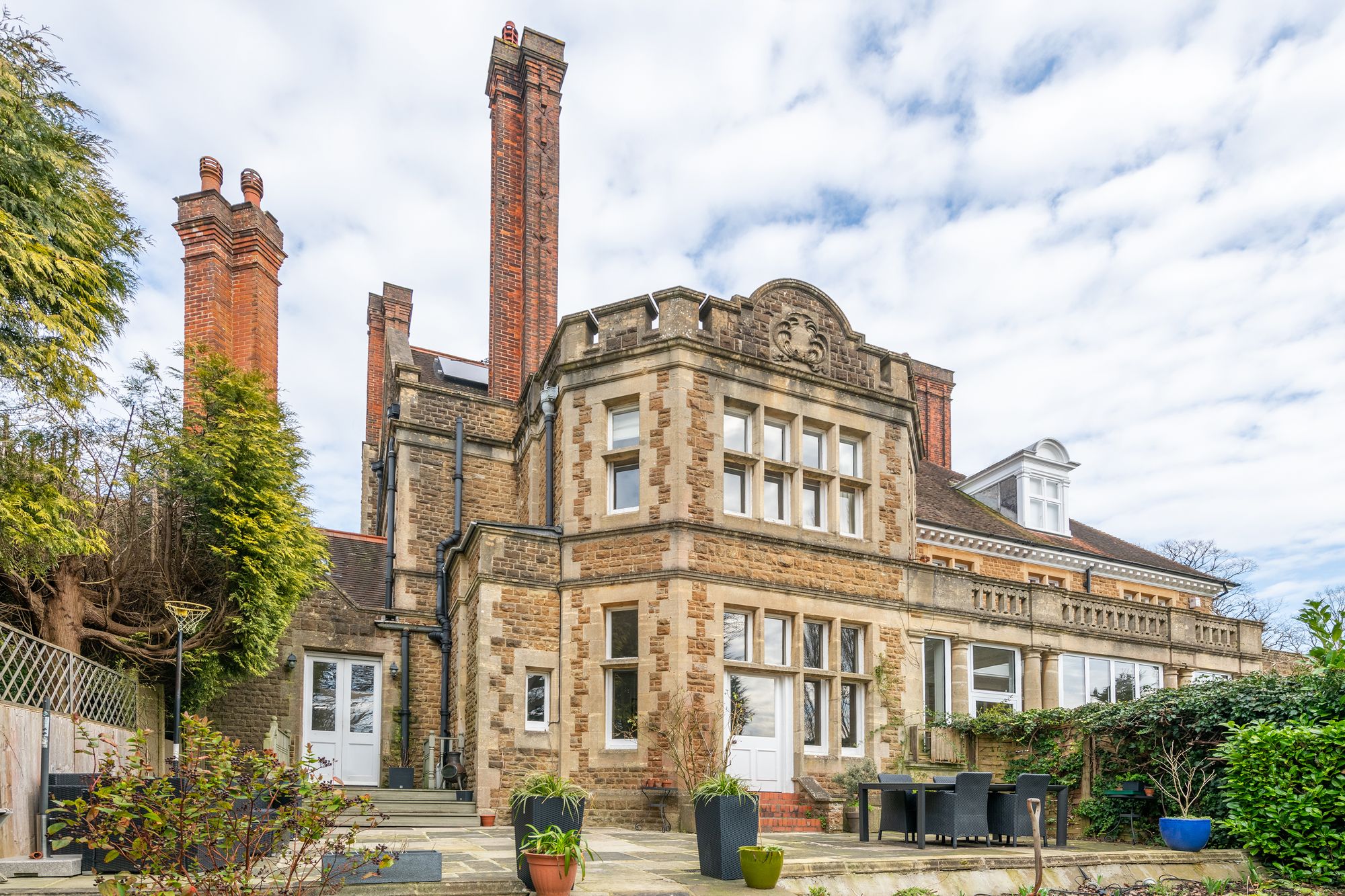 5 bedroom end terrace house for sale 0