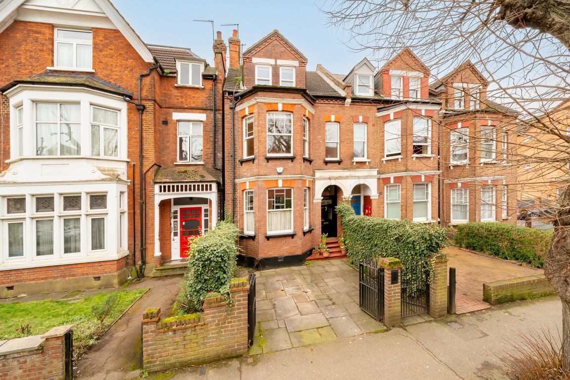 5 bedroom terraced house for sale in London