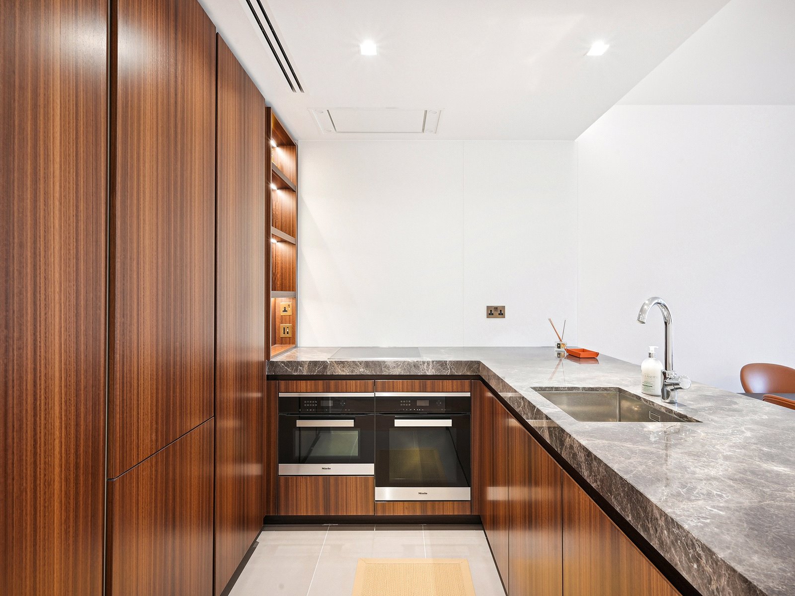 3 bedroom new flat for sale 0