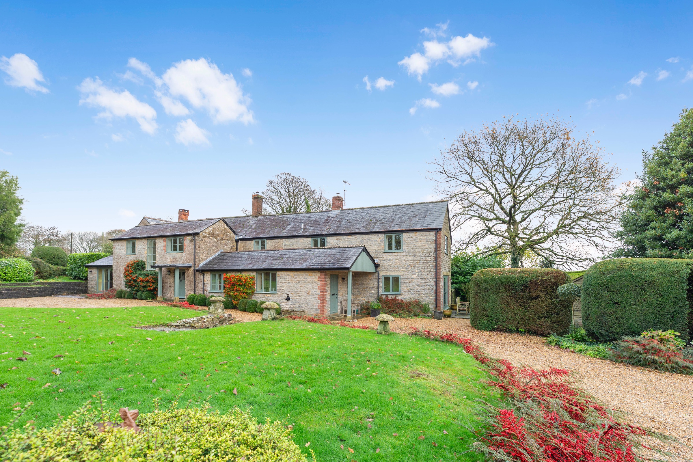 4 bedroom detached house for sale 0