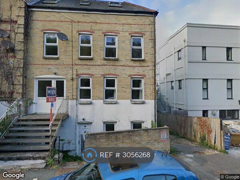 Flat   Cliff Road, Cowes photo 2