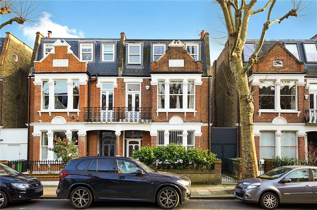6 bedroom end terrace house for sale 0