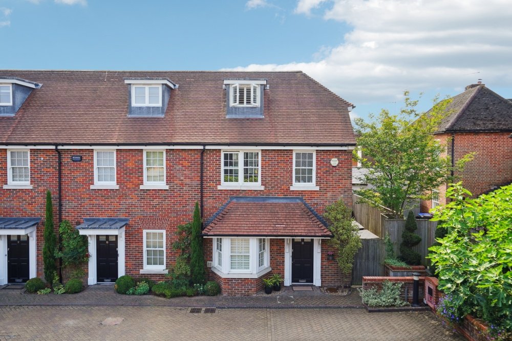 11, Blue Dragon Yard, Buckinghamshire photo 2