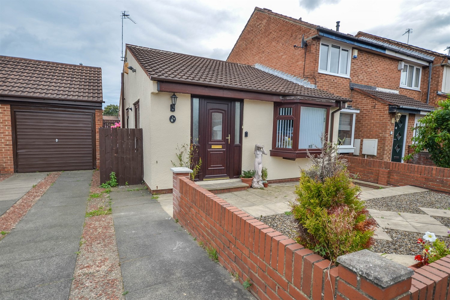 17 Cook Close, South Shields photo 3