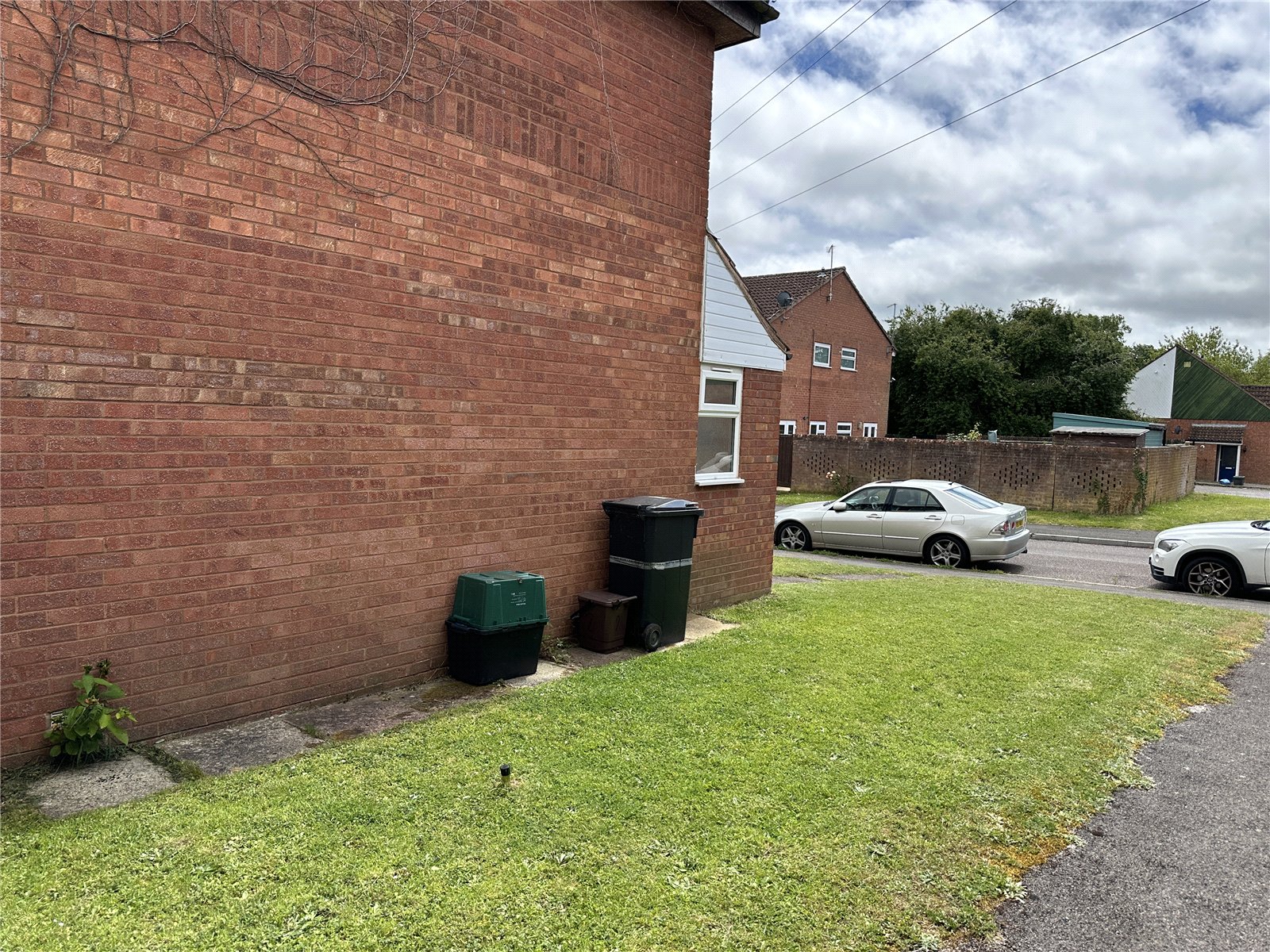 2, Darwin Close, Somerset photo 4