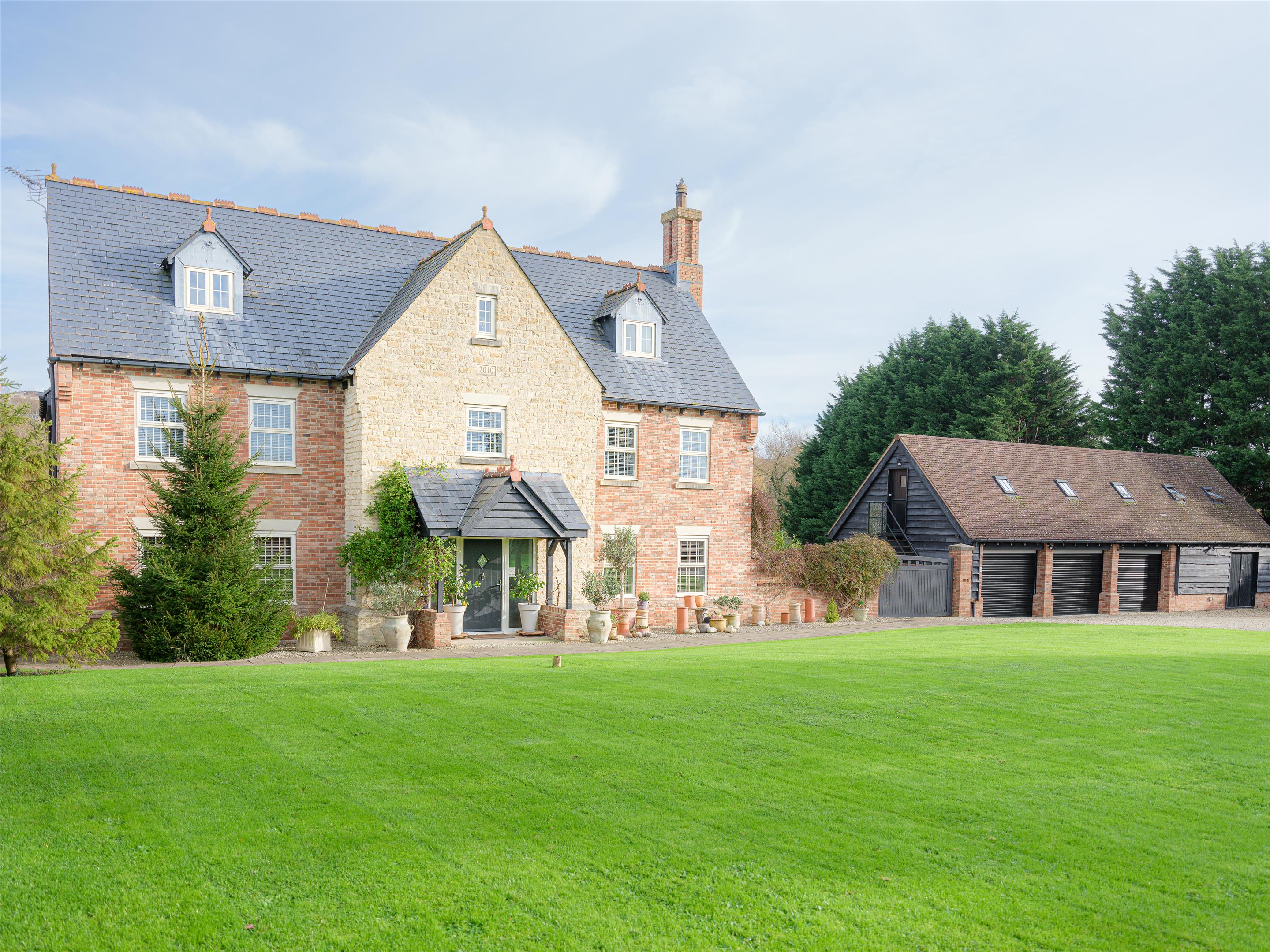 7 bedroom detached house for sale 0