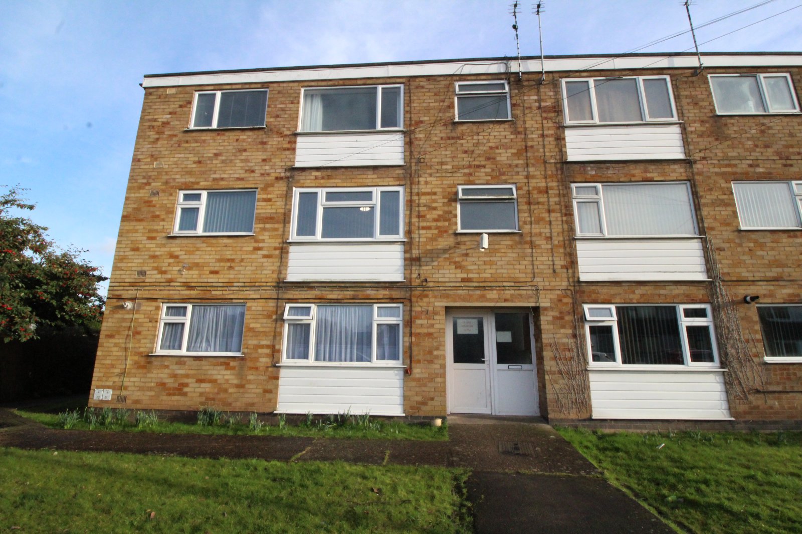 1-bed flat on 9, Stafford Close, Bedworth, £50,000
