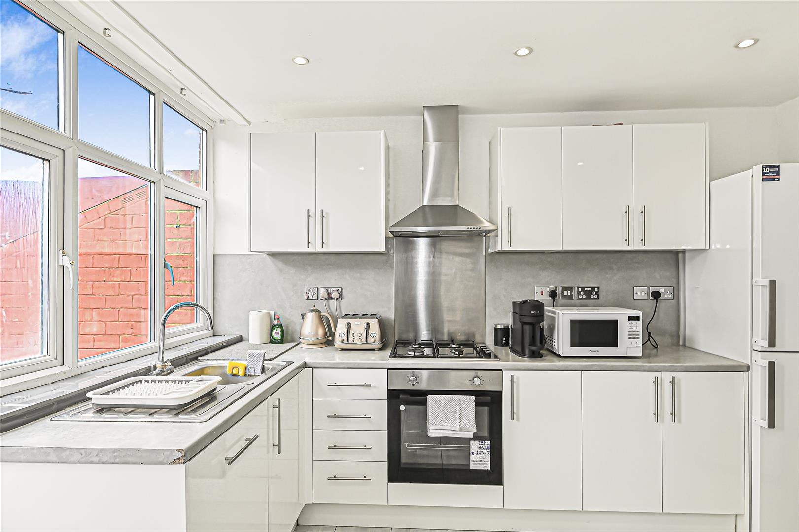 20, 20, Broomfield, London photo 4