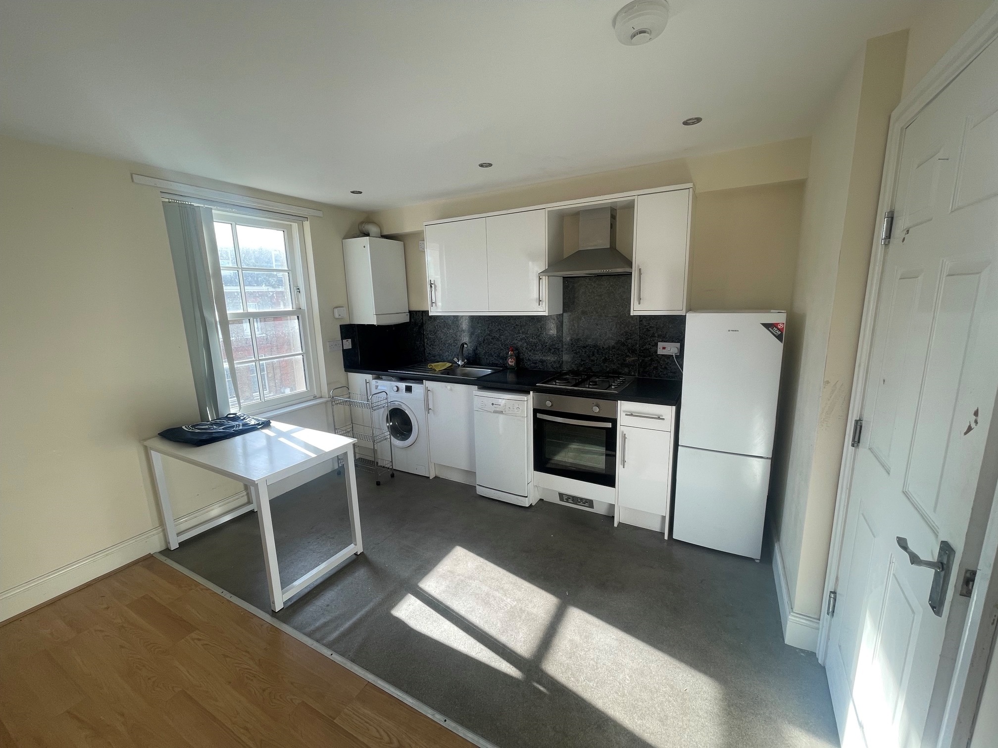1-bed flat on Flat C, 498, Harrow Road, London, £1,700/mo