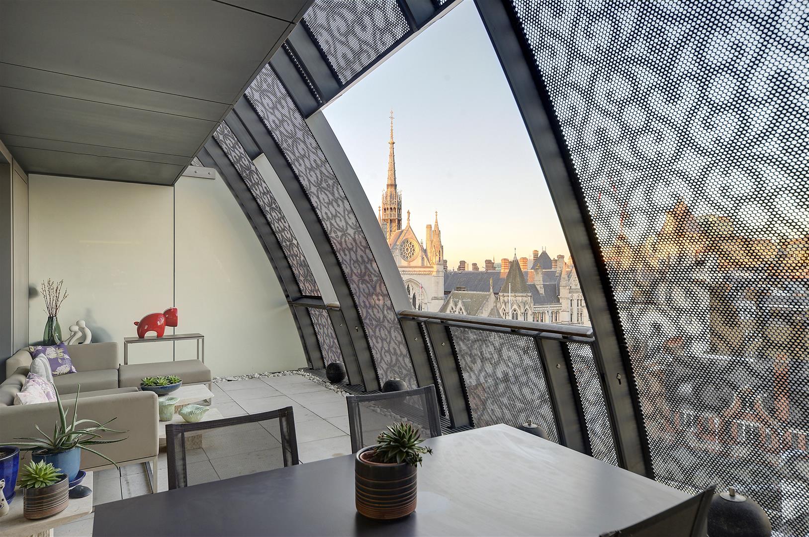 4 bedroom flat for sale 0