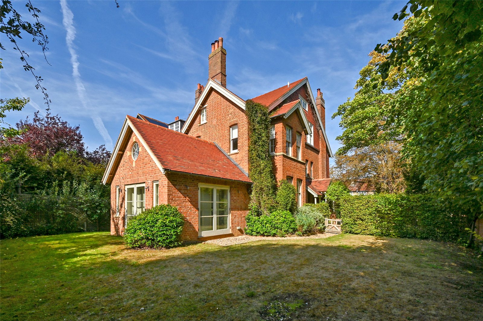 6 bedroom semi-detached house for sale 0