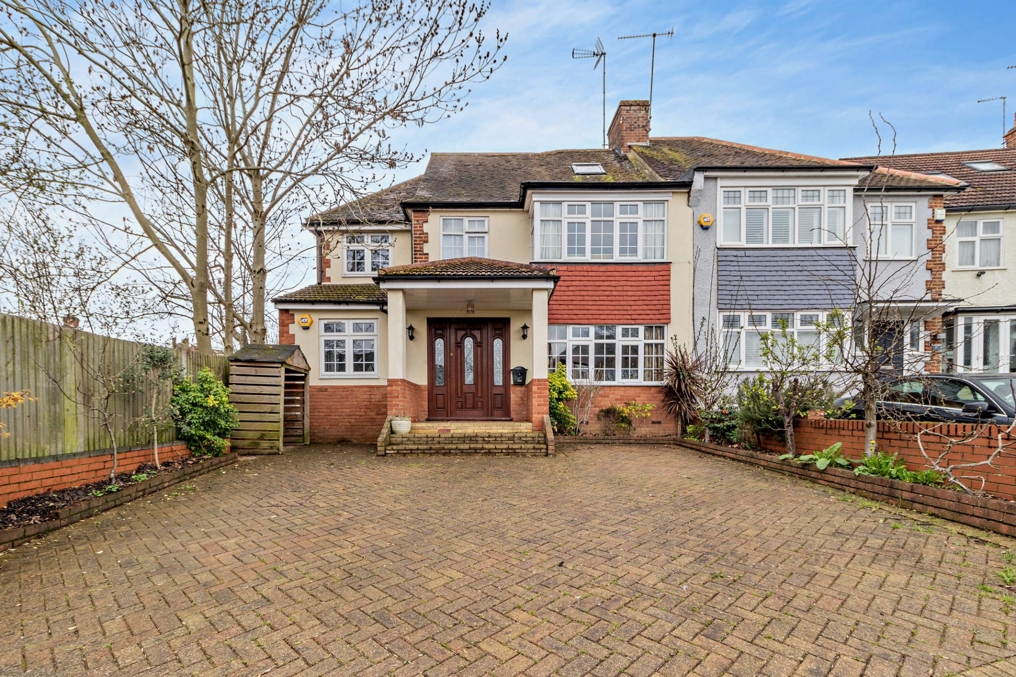 5 bedroom semi-detached house for sale 0