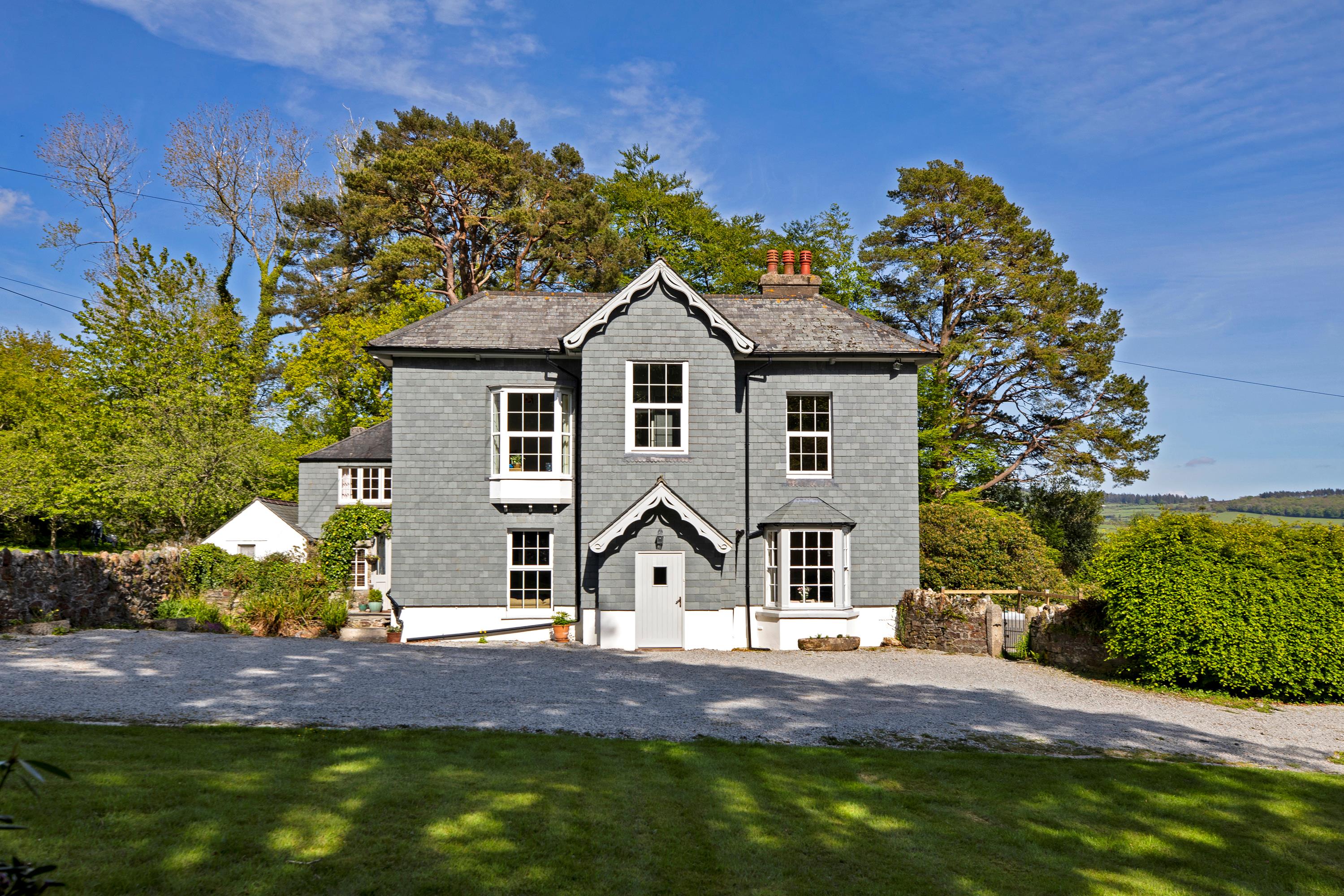 8 bedroom detached house for sale 0