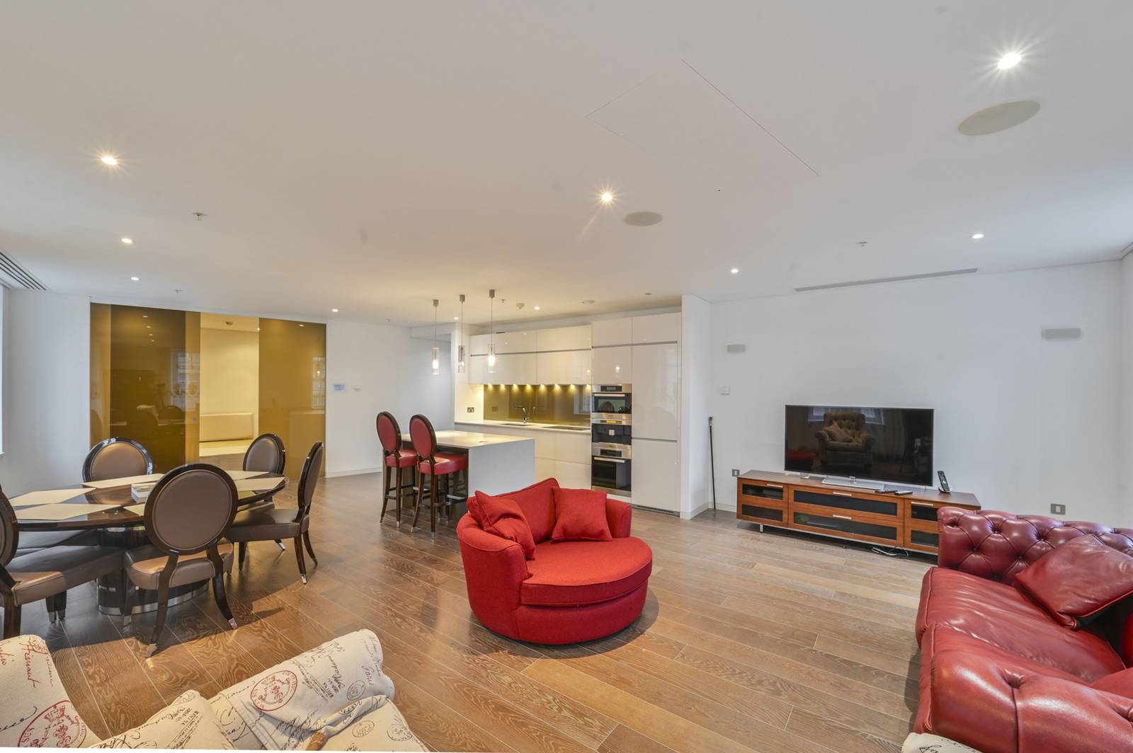 3 bedroom flat for sale 0