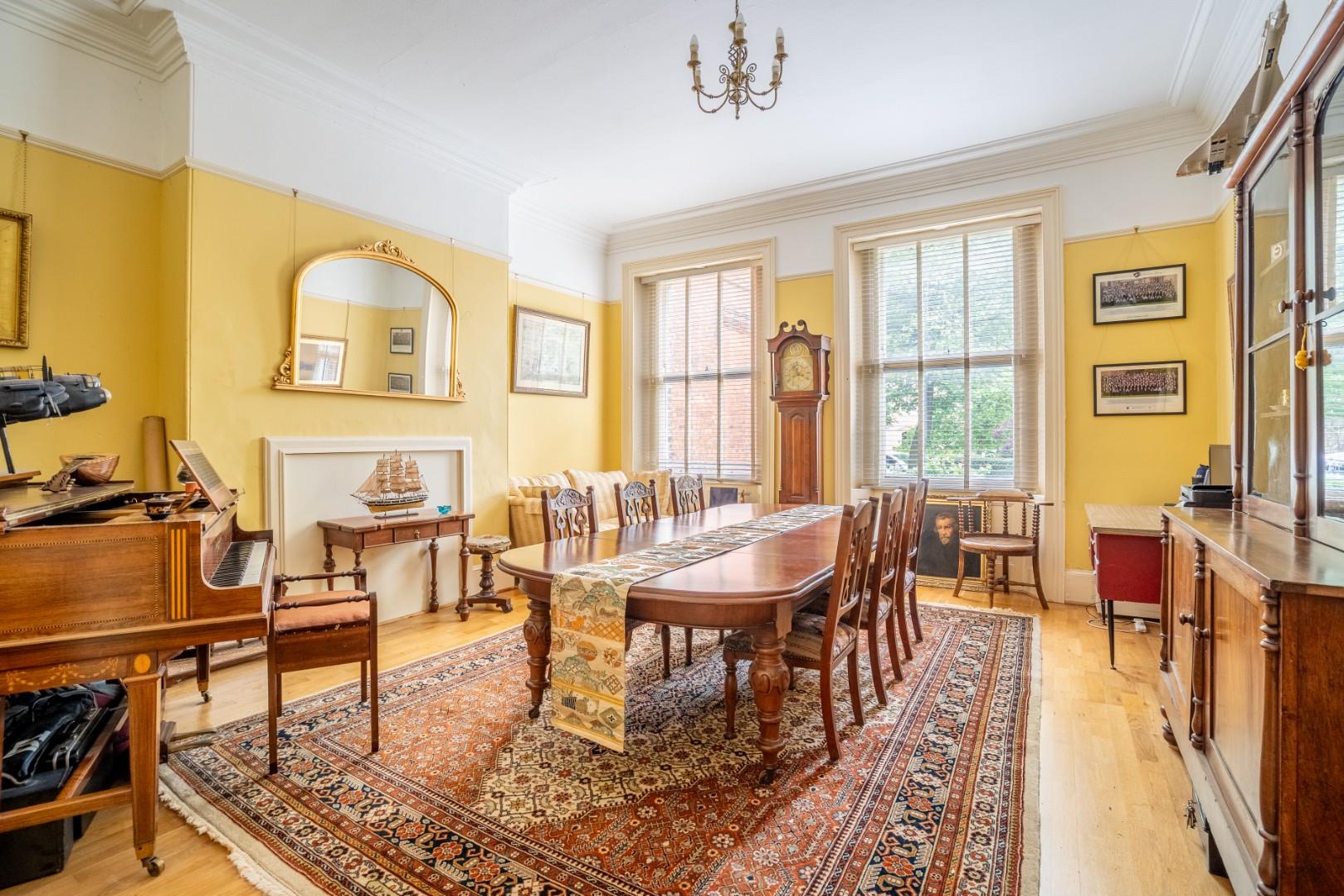 6 bedroom town house for sale 0