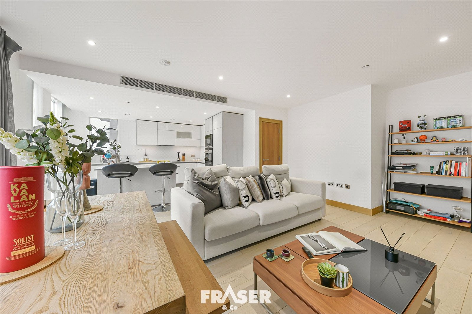 6 bedroom detached house for sale