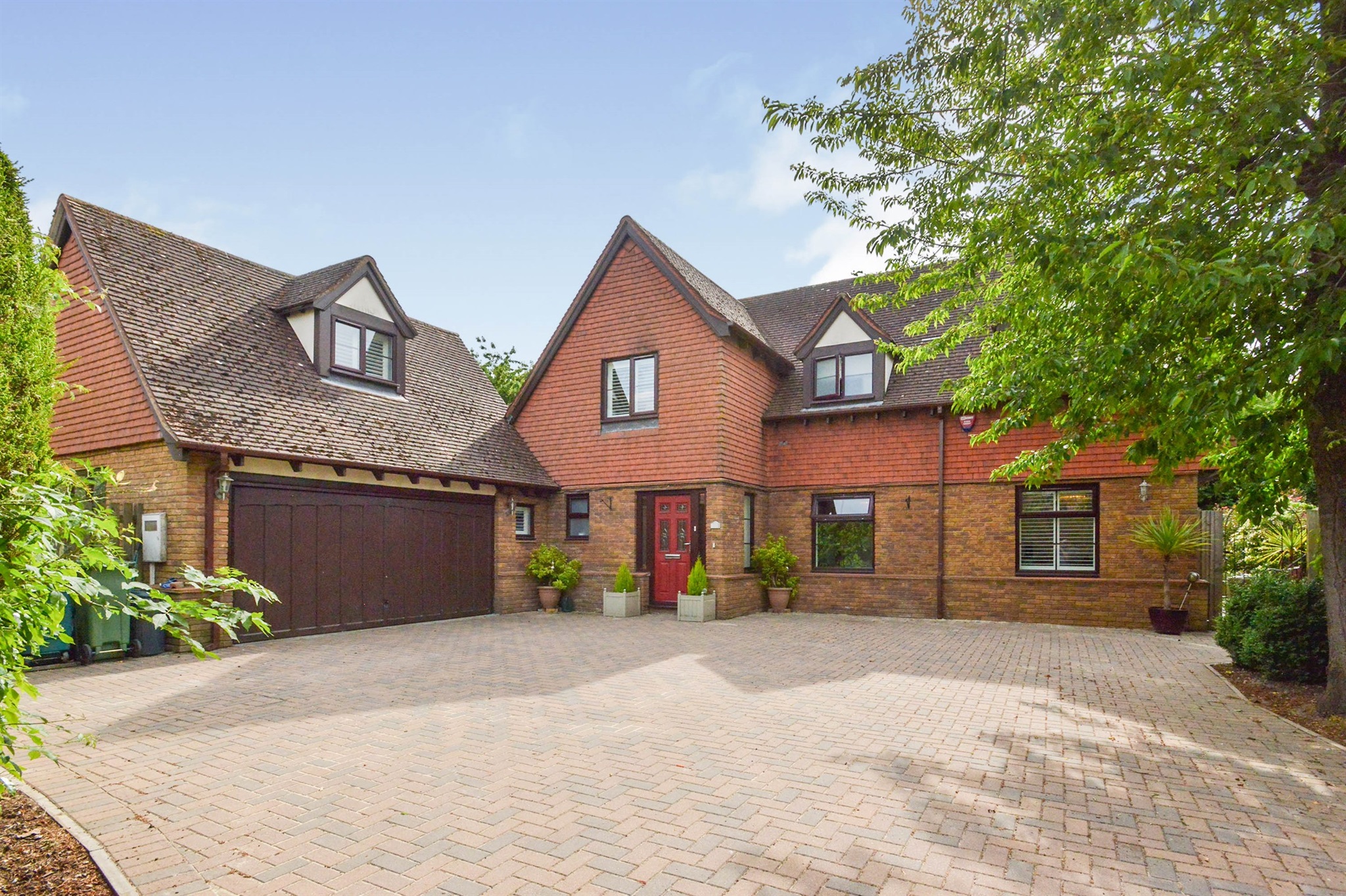 5 bedroom detached house for sale 0