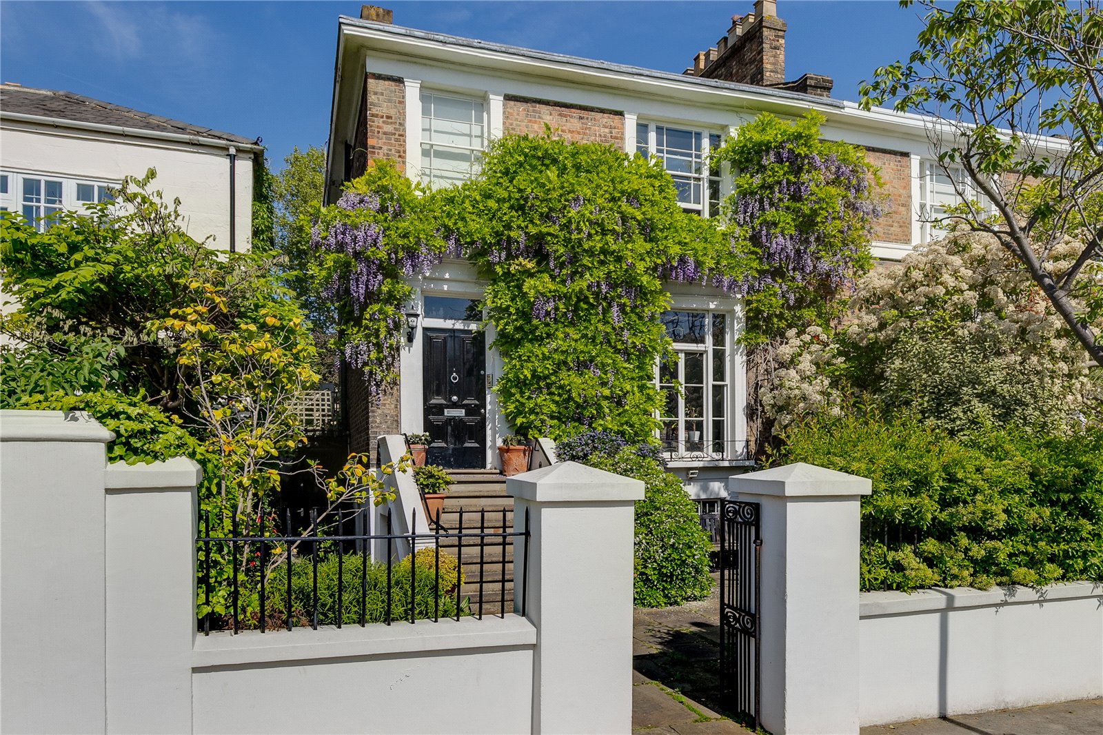 4 bedroom semi-detached house for sale 0