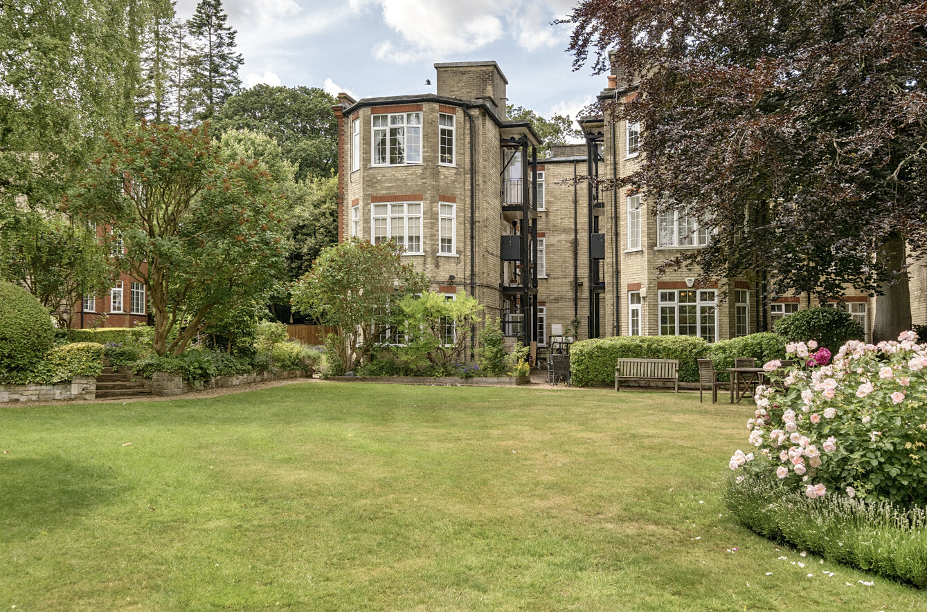 3 bedroom flat for sale 0