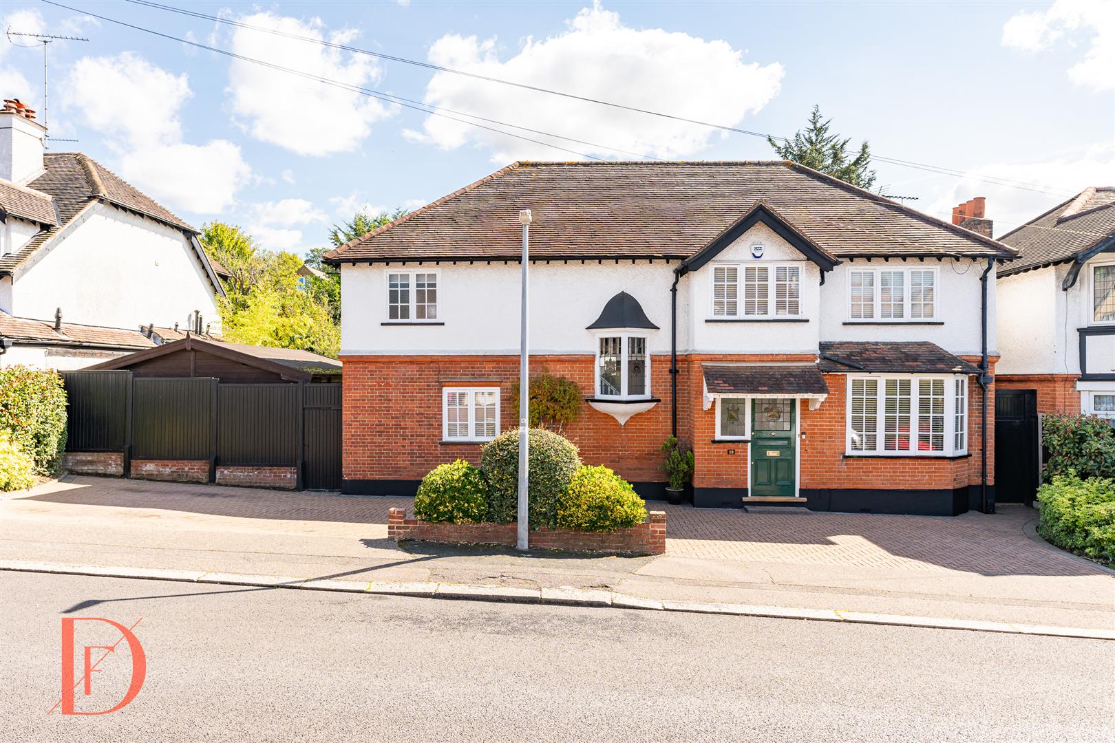 5 bedroom detached house for sale 0