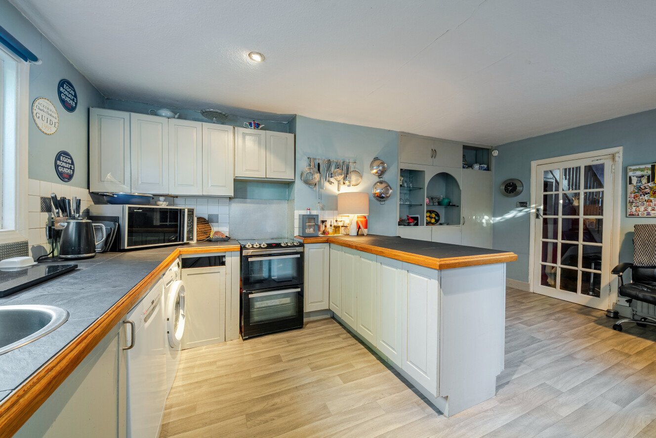 4 bedroom end terrace house for sale 0