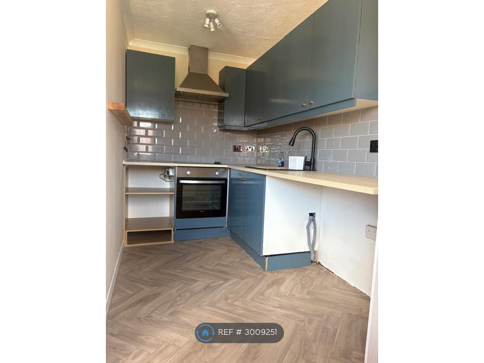 Alma Road, Sheerness photo 5