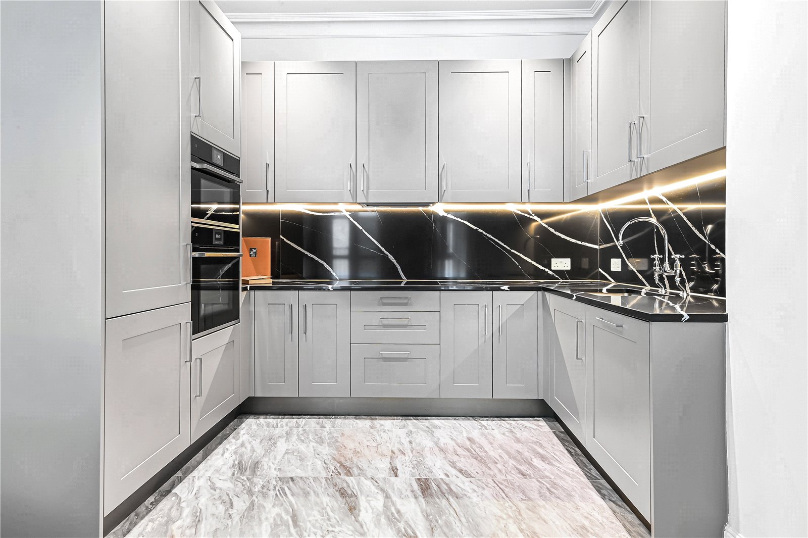 2 bedroom flat for sale 0