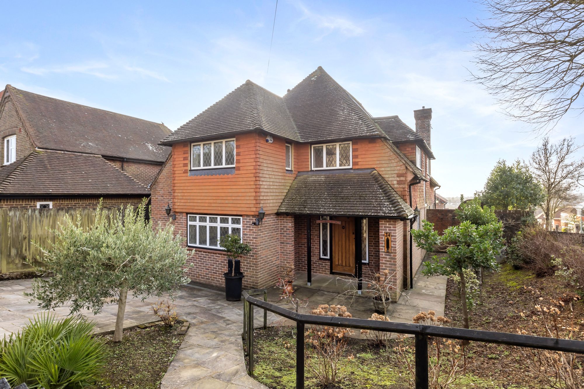 5 bedroom detached house for sale 0