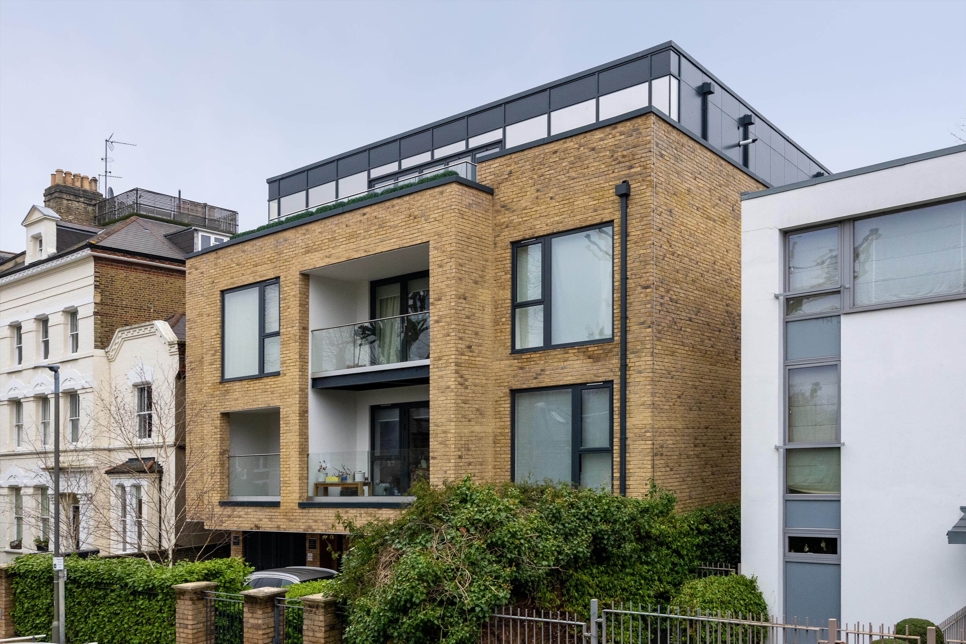 2 bedroom flat for sale 0