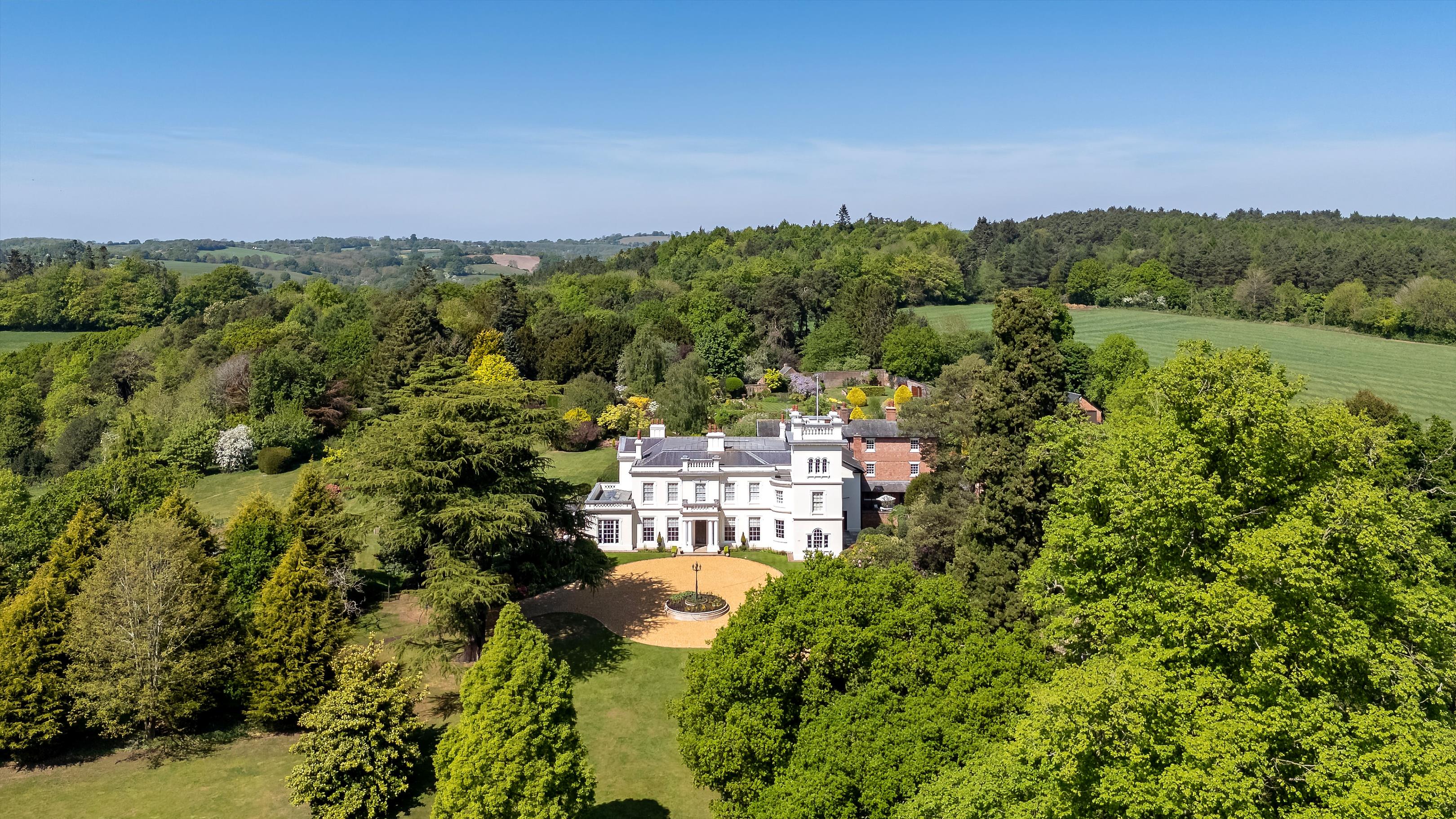 5 bedroom detached house for sale in Bromley