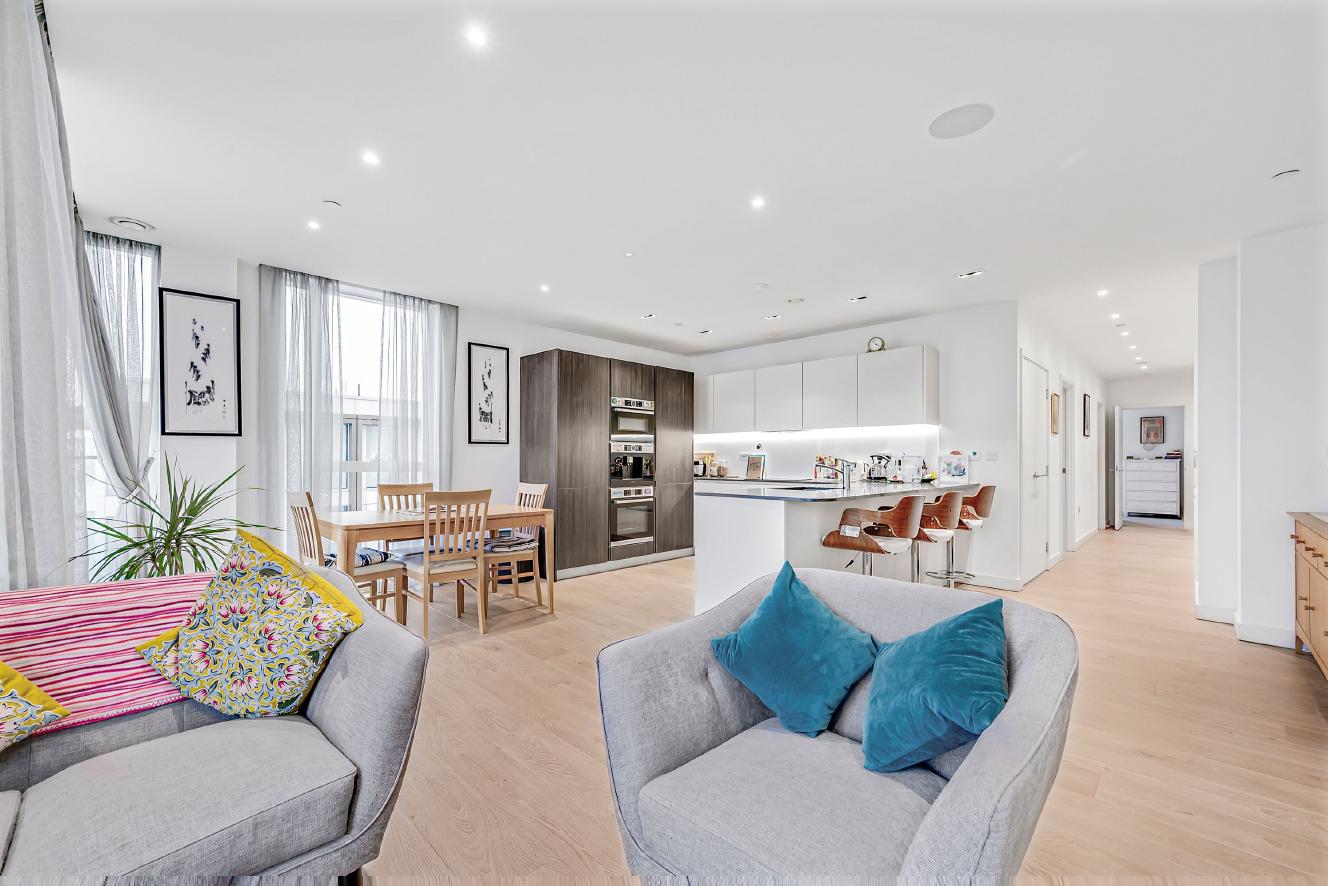 3 bedroom flat for sale 0
