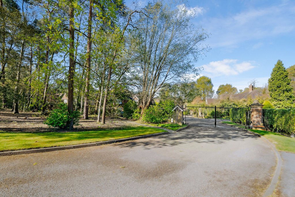 5 bedroom detached house for sale 0