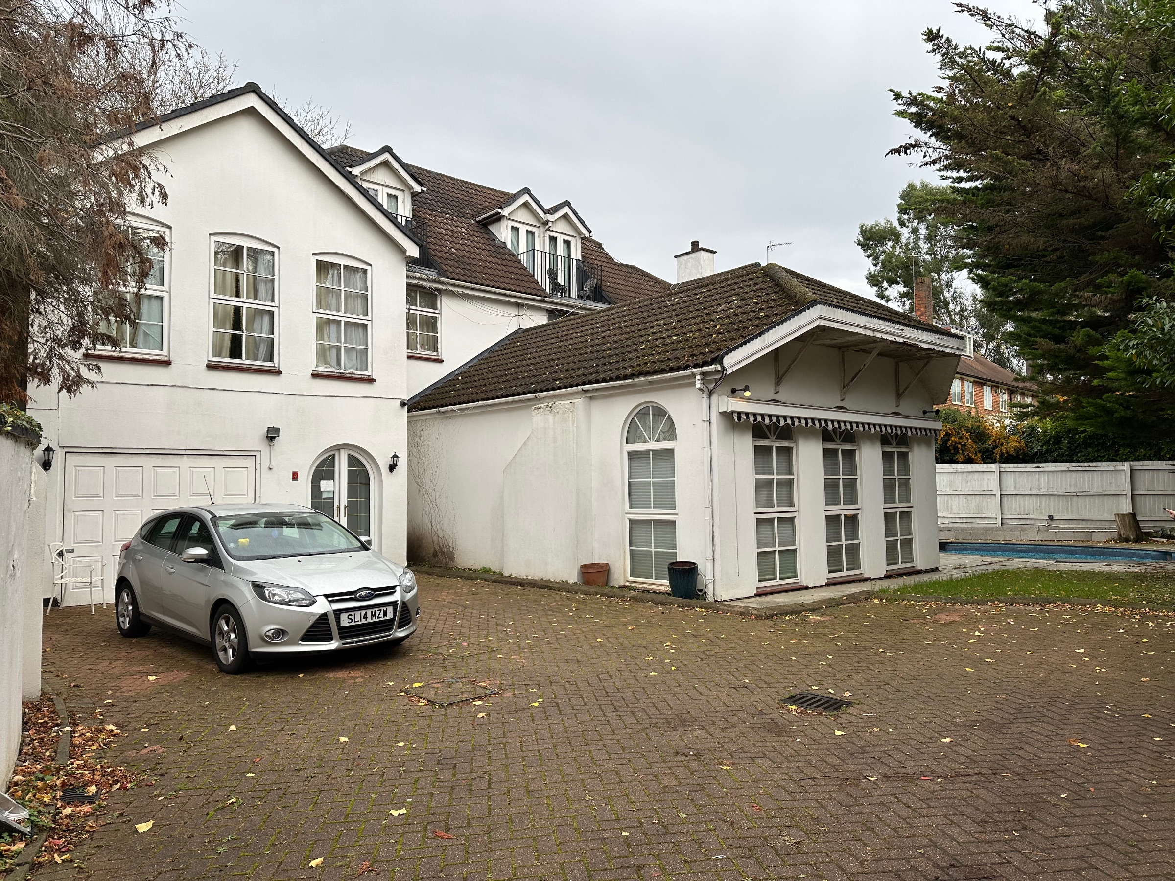 6 bedroom detached house for sale 0