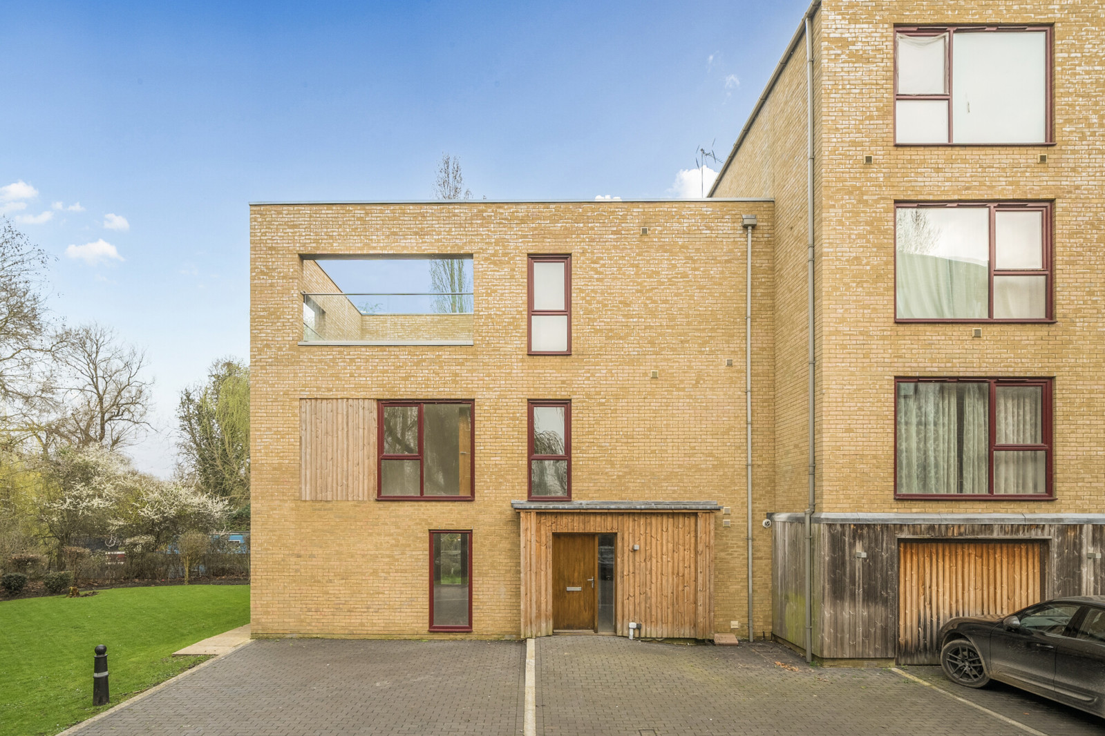 6 bedroom detached house for sale