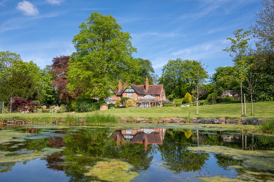 6 bedroom detached house for sale 0