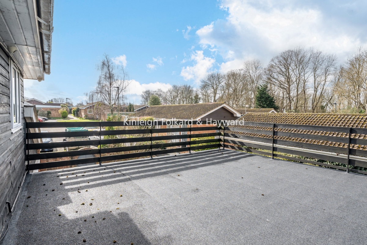24, Edgeborough Way, Bromley photo 4