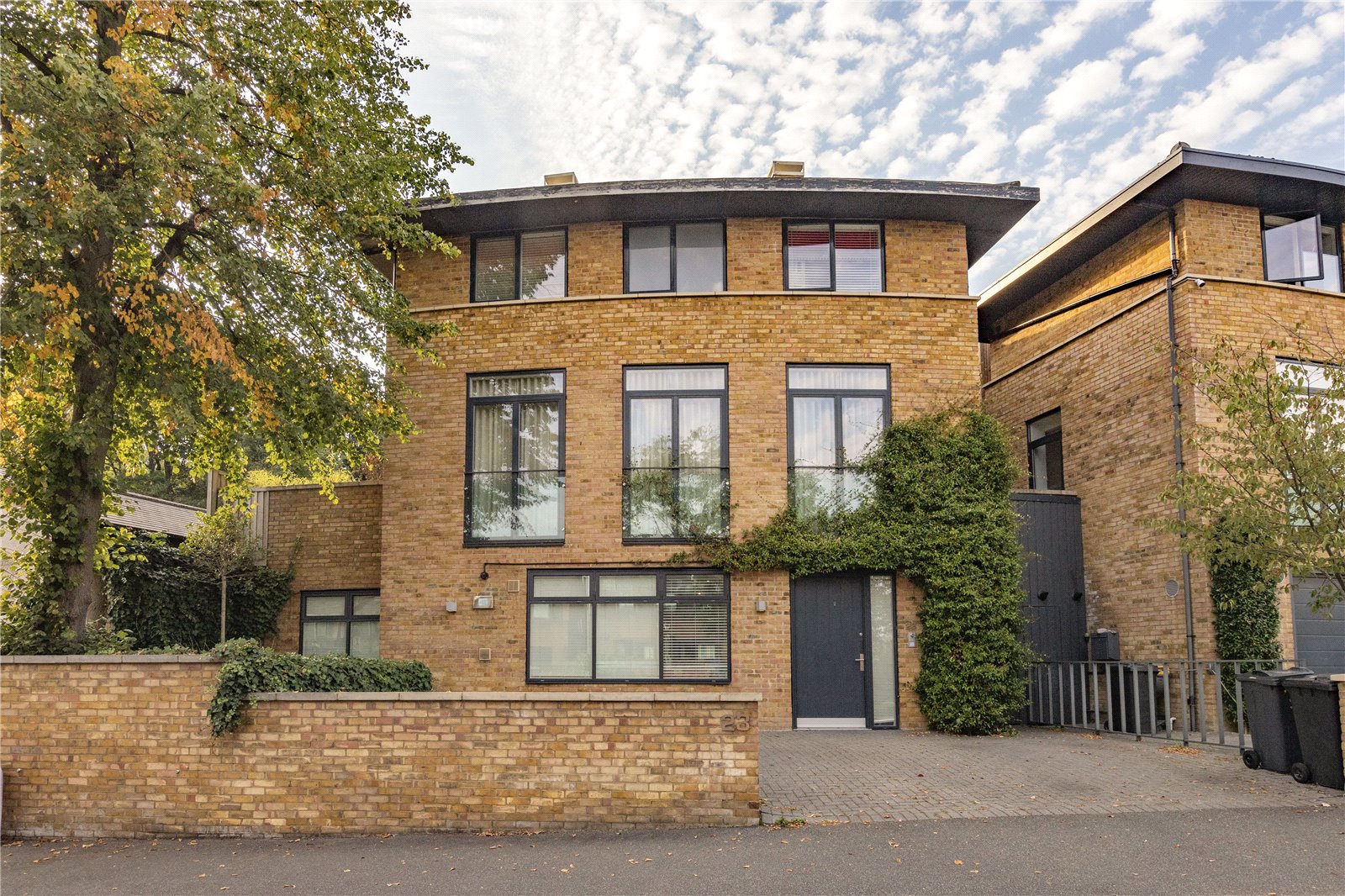 5 bedroom detached house for sale 0
