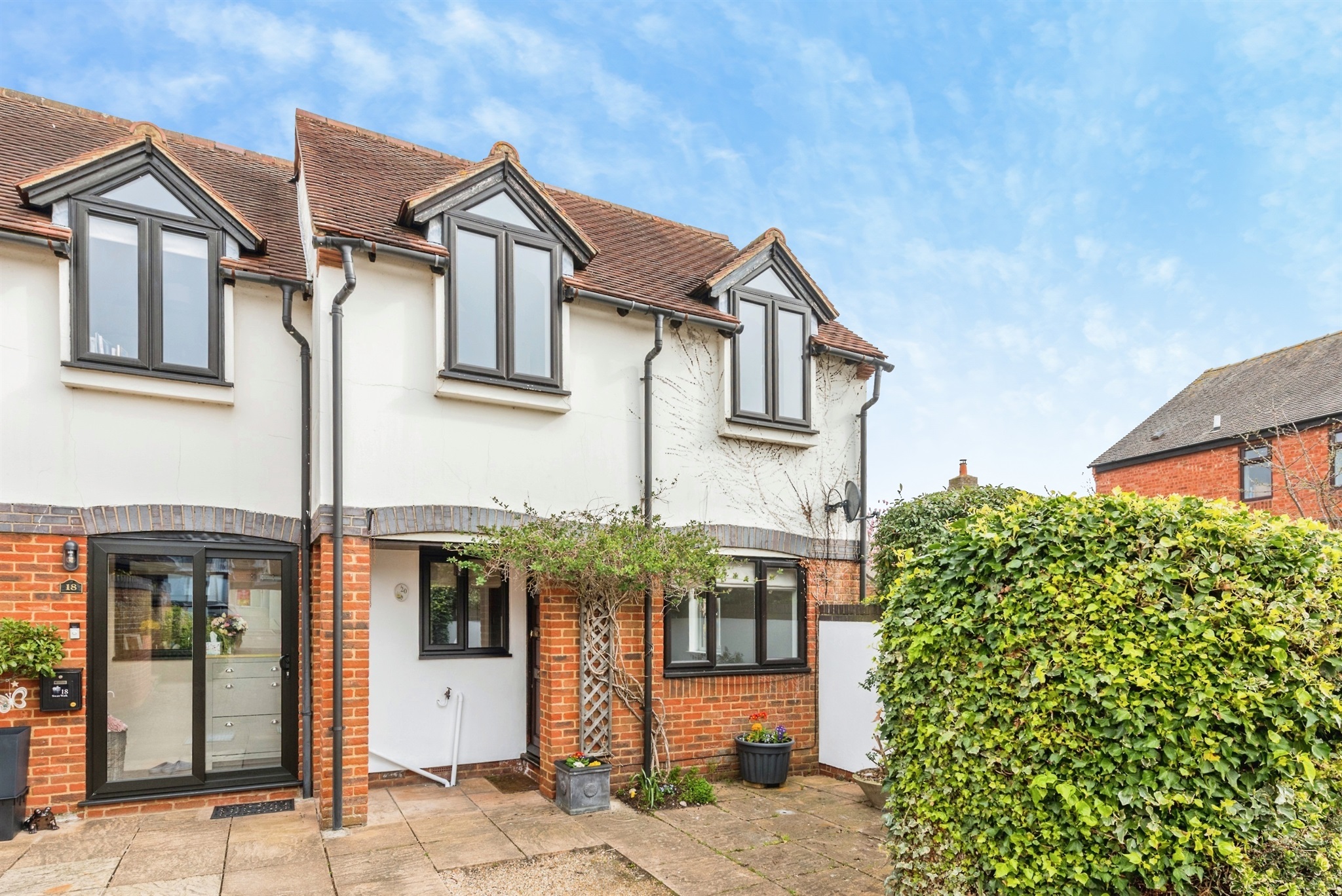 2-bed house on 20, Swan Walk, Thame, £300,000