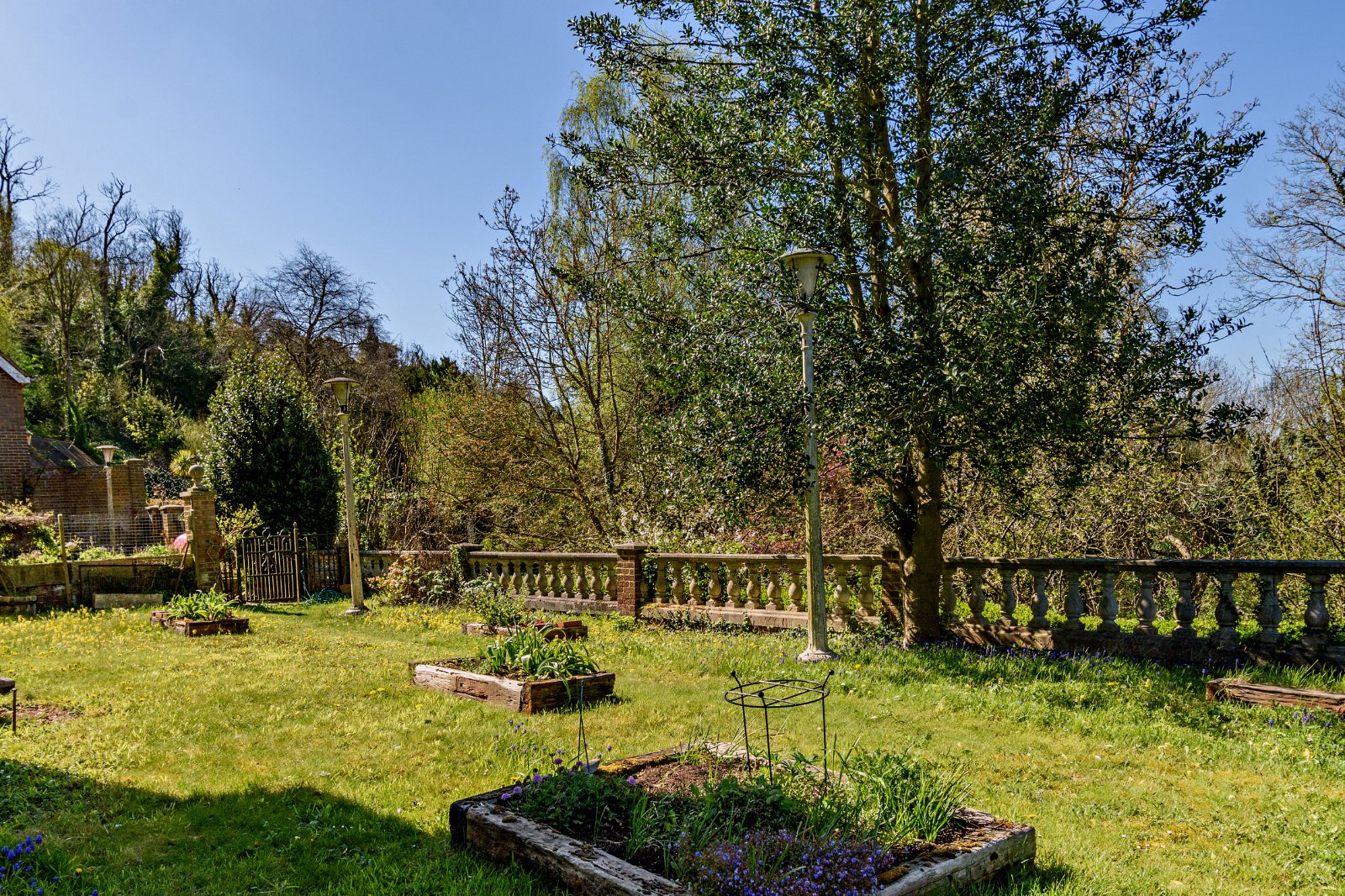 6 bedroom detached house for sale 0