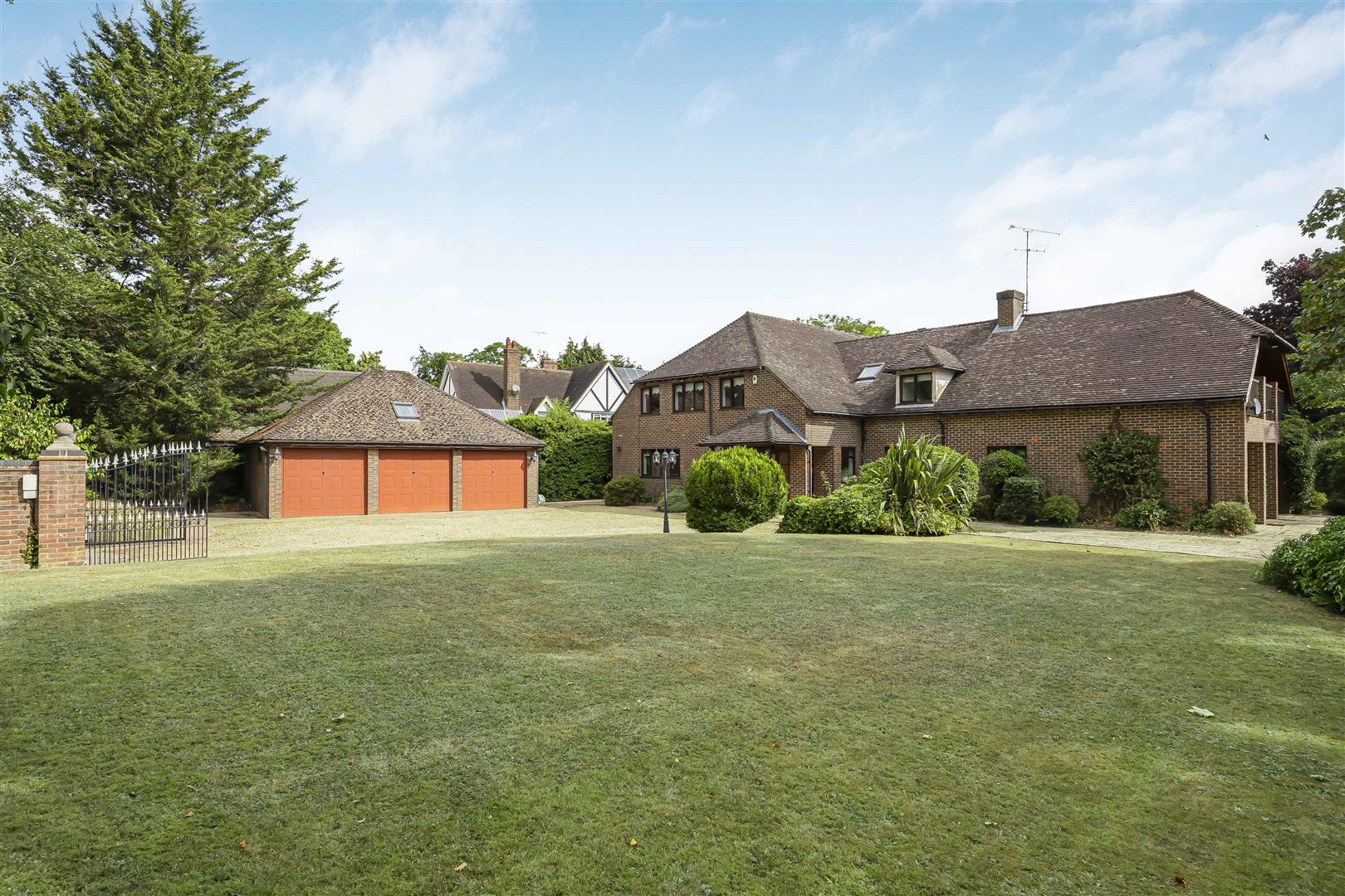 5 bedroom detached house for sale 0