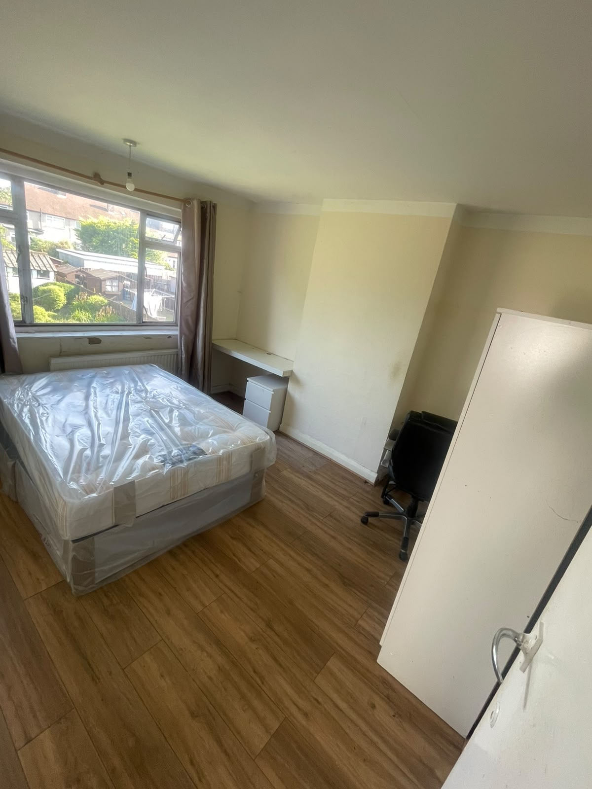 129, Camborne Road, Morden photo 3