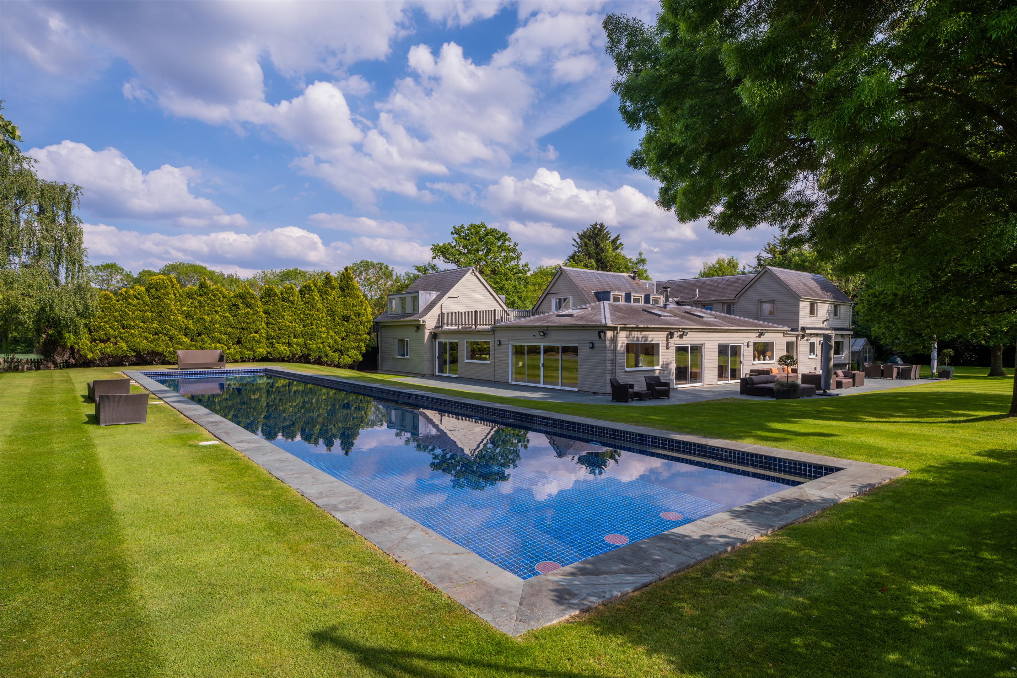 5 bedroom detached house for sale 0