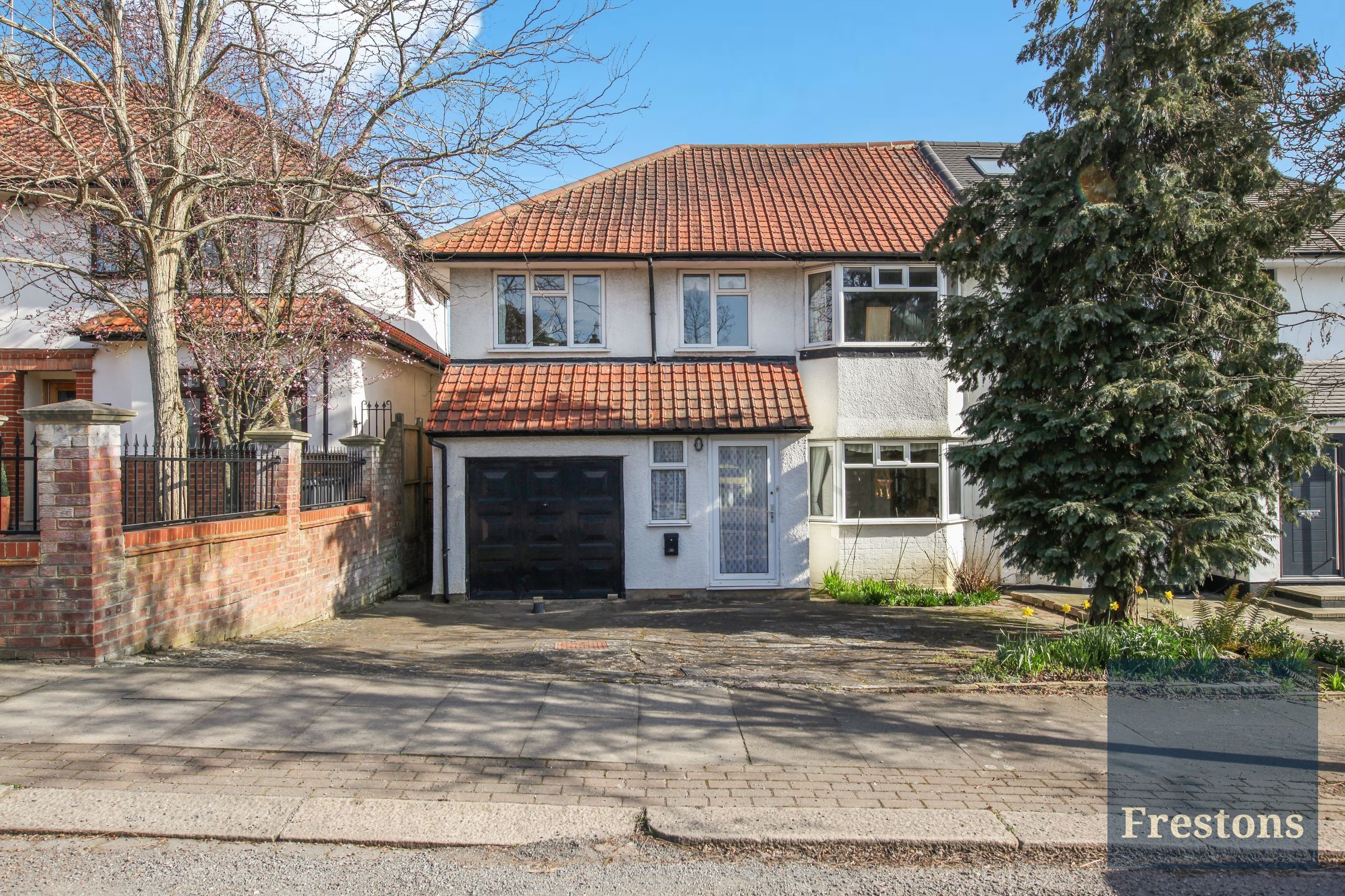 5 bedroom detached house for sale
