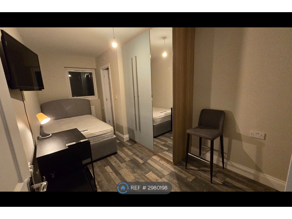 Room, Warbreck Moor, Liverpool photo 5