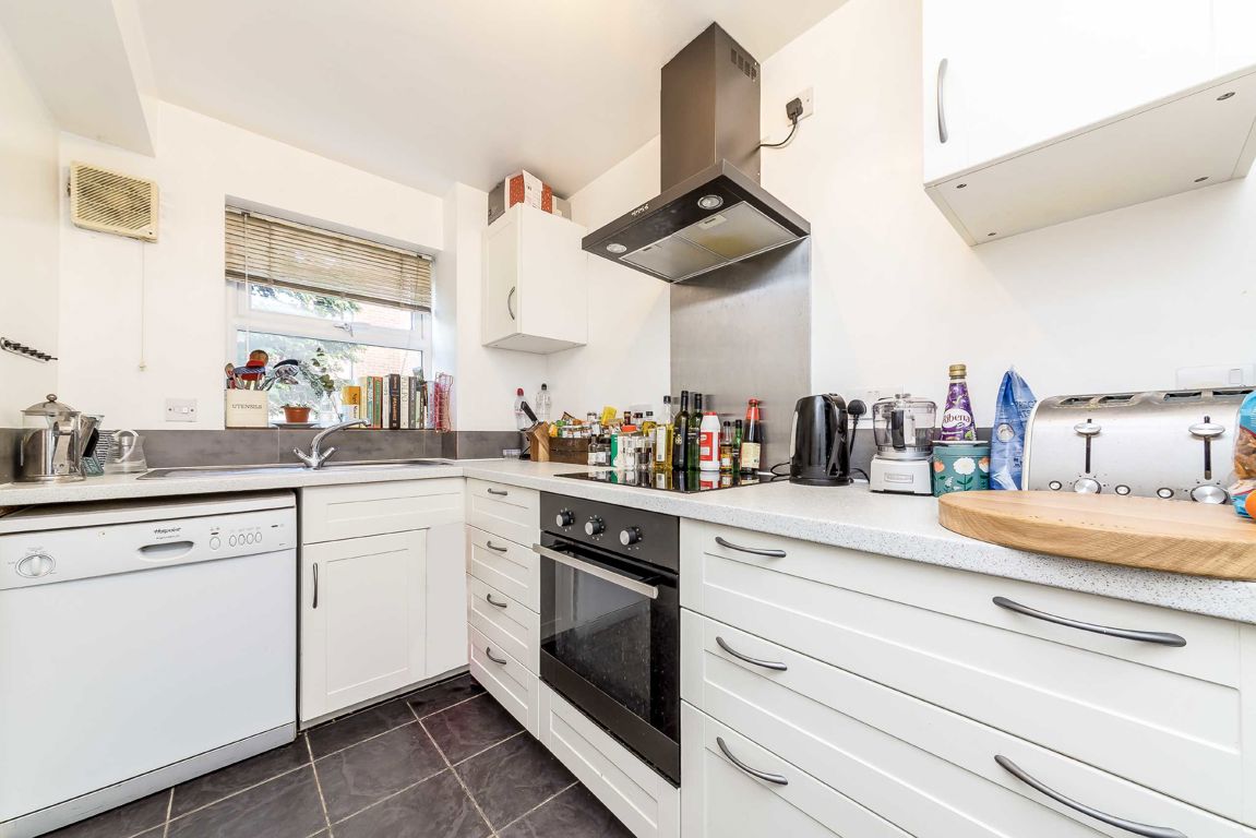 56, Molyneux Drive, London photo 4