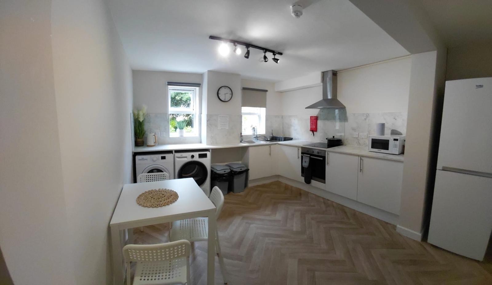 room 2, DROITWICH photo 5