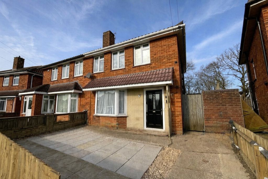 Room 3, 65, Pettycot Crescent, Gosport photo 5