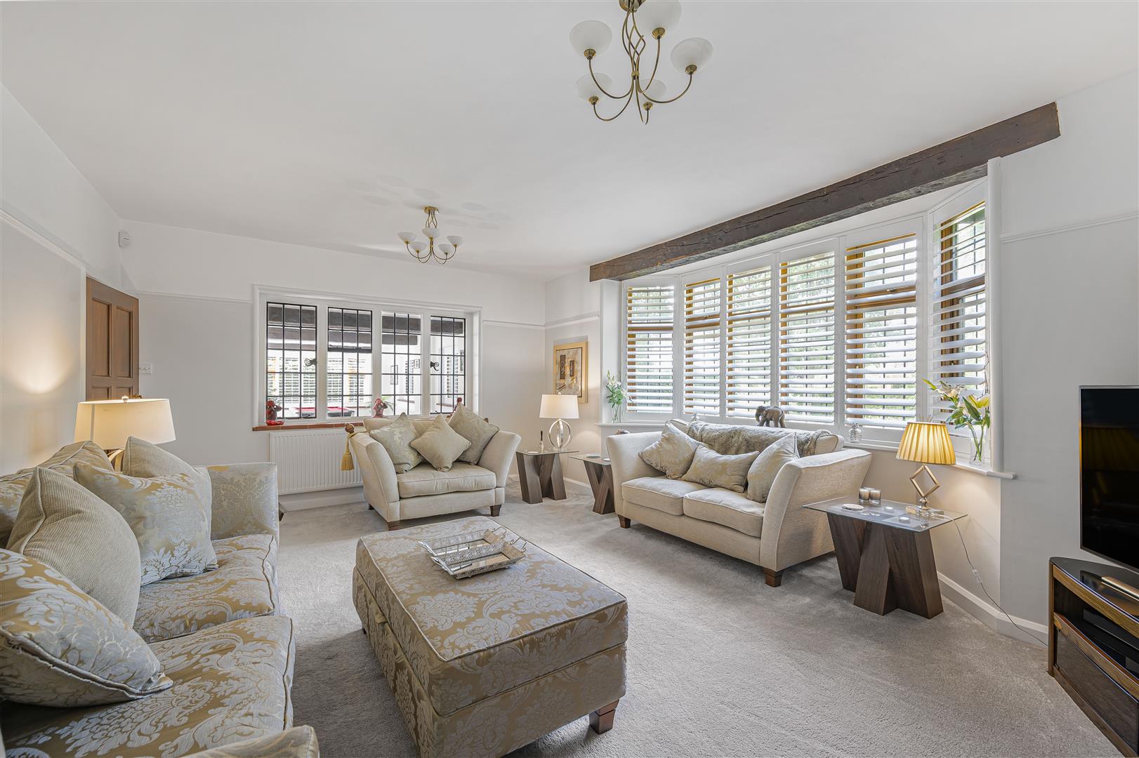 6 bedroom detached house for sale 0