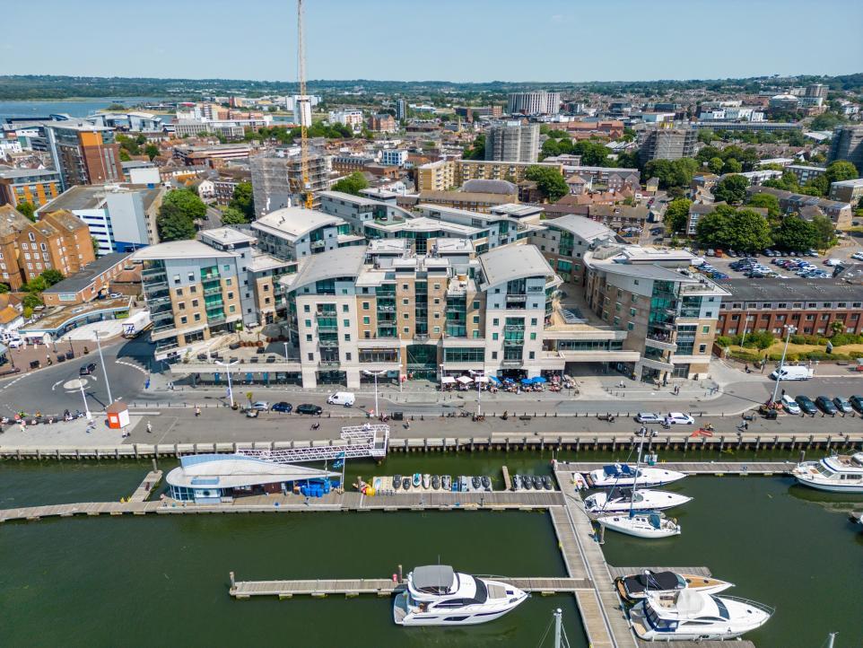 2-bed flat on 92, Dolphin Quays, Poole, £225,000