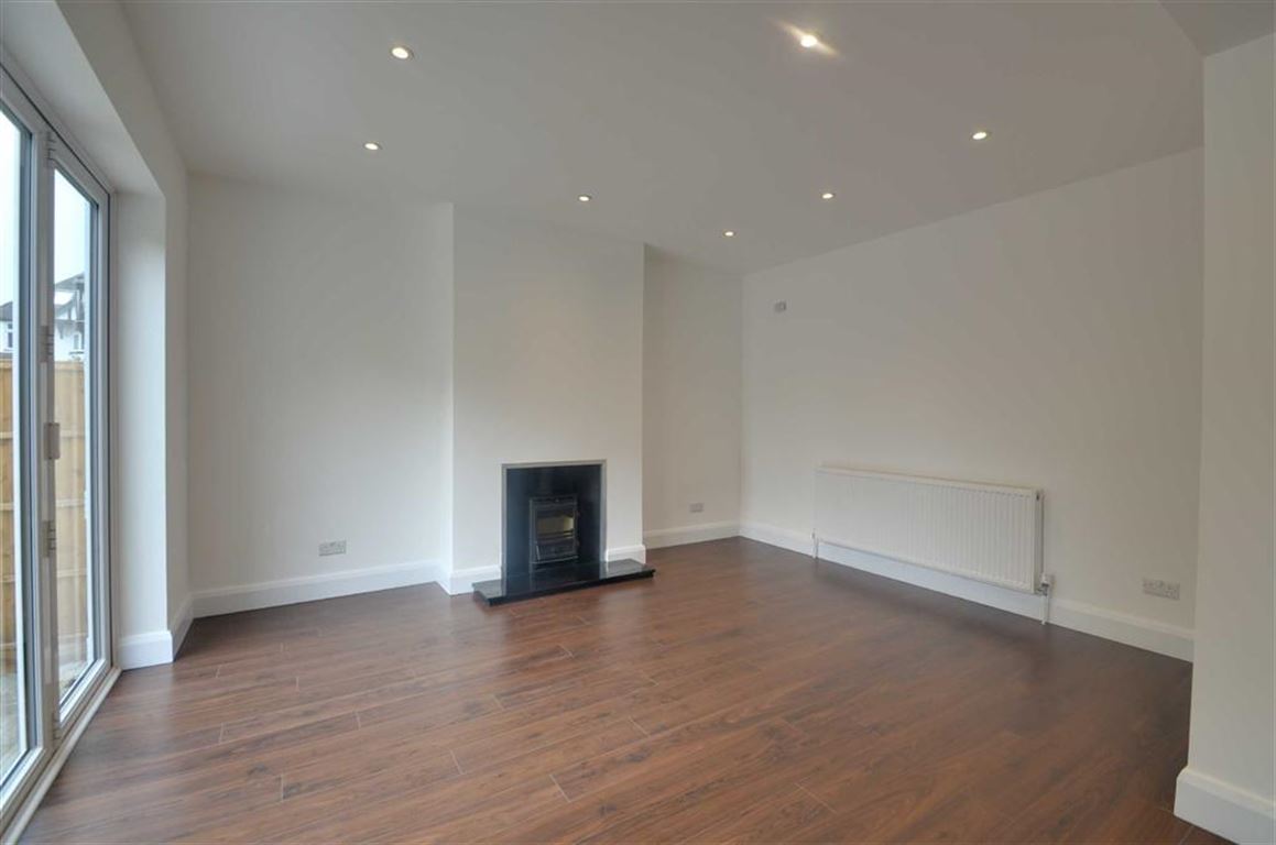 Free property report 81 Wood Ride, Petts Wood, Orpington, BR5 1QA Chimnie